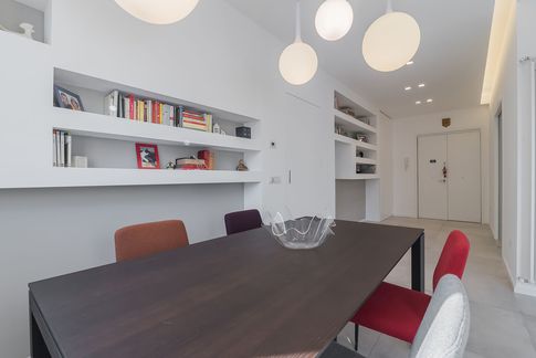 Soggiorno in stile contemporaneo di 32 di Rossella Fiorillo architetto