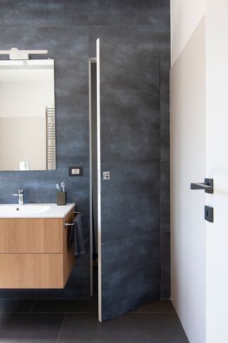 Bagno in stile moderno di 12 di Pucciarelli Architetti Bagno in stile moderno di 12 di Pucciarelli Architetti