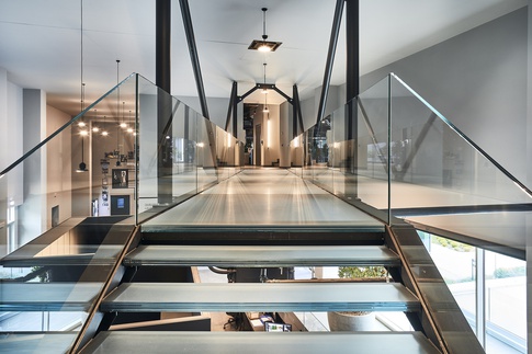 Open Space in stile industriale di 3800 di COLLETTIVO_INVƎRSO