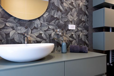 Bagno in stile contemporaneo di 6 di Carola Ribotta architetto