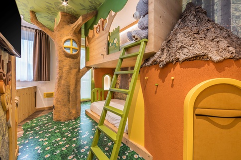 Cameretta Bambini in stile naturale di 13 di Arredamenti Andalo Cameretta Bambini in stile naturale di 13 di Arredamenti Andalo