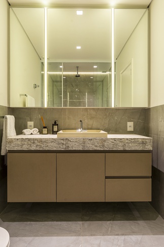 Bagno in stile moderno di 8 di Guzlive