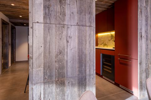Cucina in stile moderno di 35 di Design Alpino