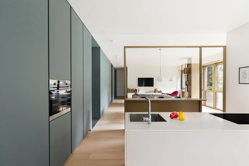 Open Space in stile minimal di 60 di MGK | Mohamed Keilani Studio