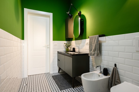Bagno in stile contemporaneo di 7 di srv.architetti