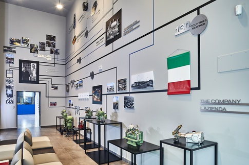 Open Space in stile industriale di 3800 di COLLETTIVO_INVƎRSO