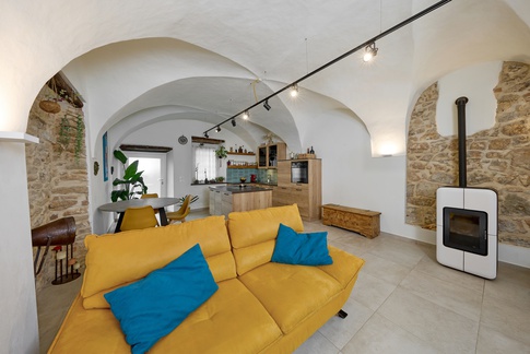 Open Space in stile eclettico di 33 di DQA Studio di architettura