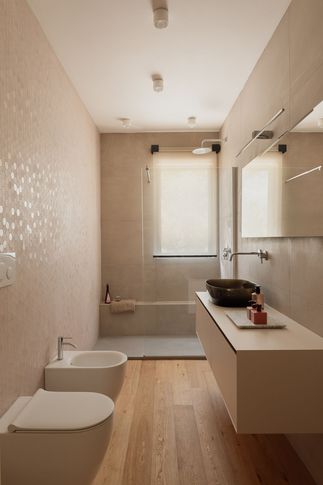 Bagno in stile contemporaneo di 6 di Architetto Sara Edalatkhah