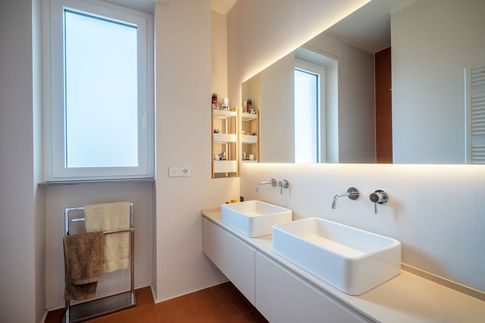 Bagno di Servizio in stile glamour di 6 di Gianluca Chiocca Interior Design Studio Bagno di Servizio in stile glamour di 6 di Gianluca Chiocca Interior Design Studio