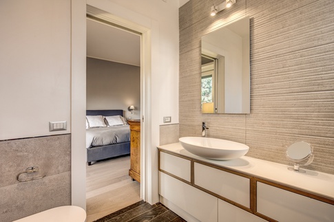 Bagno in stile contemporaneo di 5 di MOB Architects Bagno in stile contemporaneo di 5 di MOB Architects