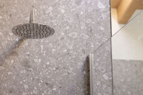 Bagno in stile contemporaneo di 6 di Studio 3Mark