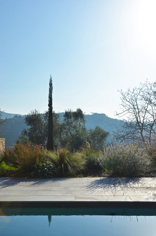 Piscina in stile mediterraneo di 140 di Gaia Granelli