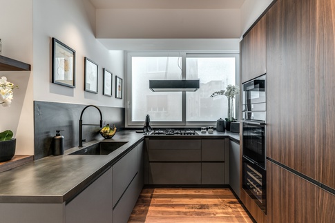 Cucina in stile contemporaneo di 12 di MOB Architects