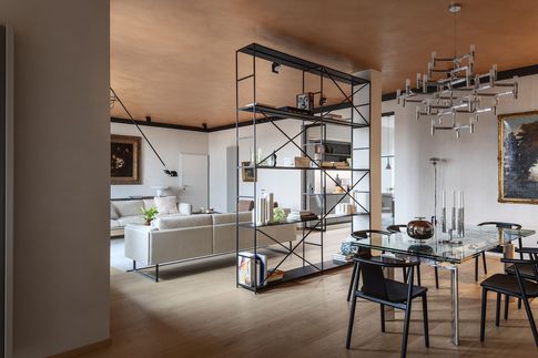 Soggiorno in stile contemporaneo di 80 di Euga Design Studio