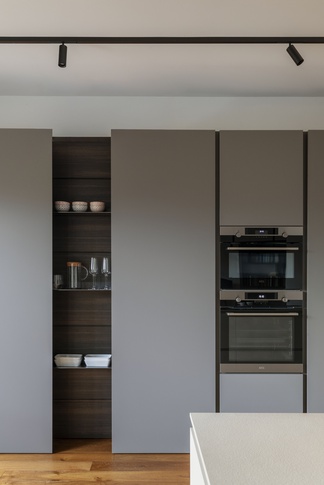 Open Space in stile moderno di 61 di Chantal Forzatti architetto Open Space in stile moderno di 61 di Chantal Forzatti architetto