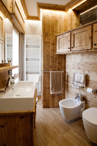 Bagno in stile rustico di 8 di Elena Vigano' Architetto
