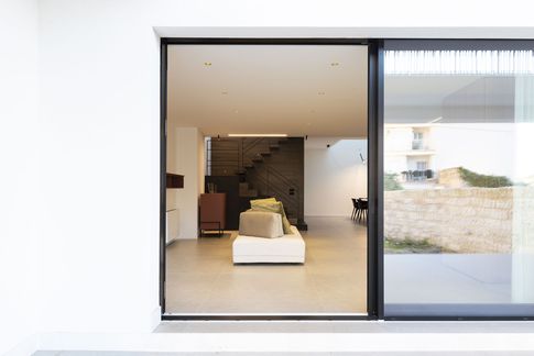 Ingresso in stile contemporaneo di 5 di valeria ingrao architetto Ingresso in stile contemporaneo di 5 di valeria ingrao architetto