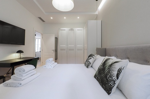 Camera da Letto in stile glamour di 15 di Desearq studio - architettura e interior design