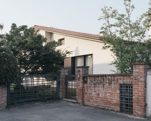 Facciata in stile minimal di null di Didonè Comacchio Architects