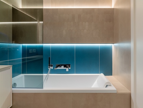 Bagno in stile moderno di 5 di Alexandra Designer