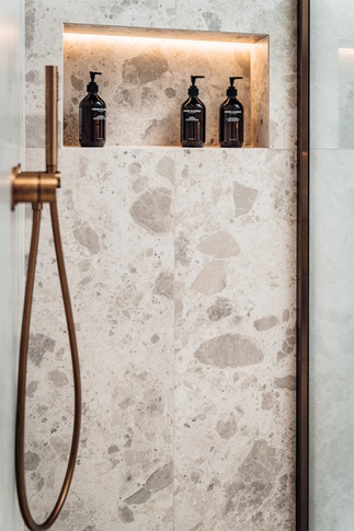 Bagno in stile japandi di 5 di Alexandra Designer Bagno in stile japandi di 5 di Alexandra Designer