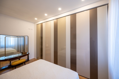 Camera da Letto in stile contemporaneo di 15 di Colab Design
