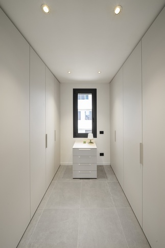 Cabina Armadio in stile contemporaneo di 7 di DQA Studio di architettura Cabina Armadio in stile contemporaneo di 7 di DQA Studio di architettura