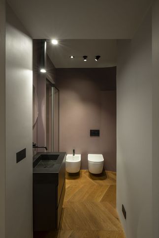 Bagno di Servizio in stile contemporaneo di 5 di Carola Ribotta architetto