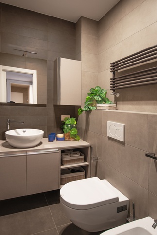 Bagno in stile contemporaneo di 6 di architetto Caterina Martini Bagno in stile contemporaneo di 6 di architetto Caterina Martini