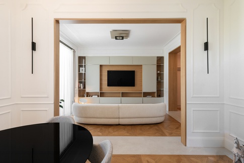 Soggiorno in stile classico di 40 di Caprioli Architetti