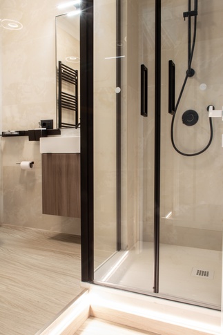 Bagno di Servizio in stile moderno di 3 di Chiara Colucci Interior Designer