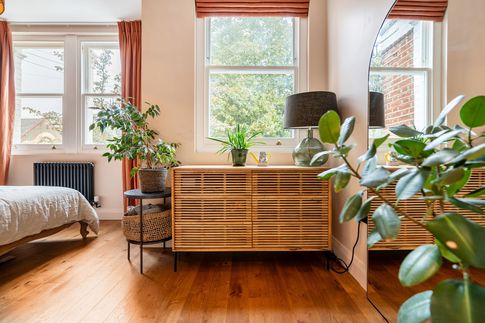 Camera da Letto in stile contemporaneo di 15 di AT Design Studio