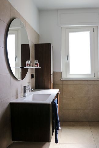Bagno in stile moderno di 6 di Studio LABventinove