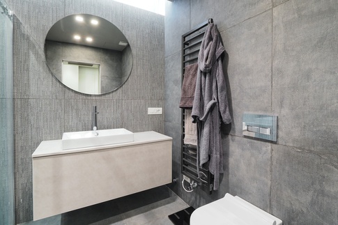 Bagno in stile contemporaneo di 6 di Desearq studio - architettura e interior design Bagno in stile contemporaneo di 6 di Desearq studio - architettura e interior design