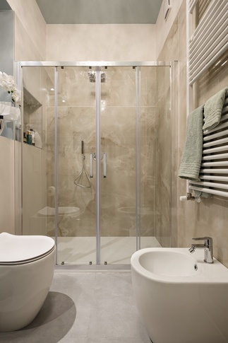 Bagno in stile contemporaneo di 6 di Arar Studio di Arar Muna Isabella Bagno in stile contemporaneo di 6 di Arar Studio di Arar Muna Isabella
