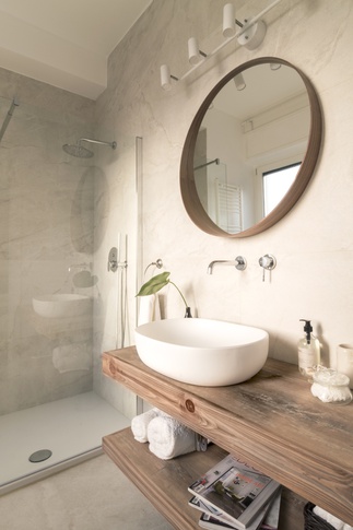 Bagno in stile contemporaneo di 6 di induestudio Bagno in stile contemporaneo di 6 di induestudio