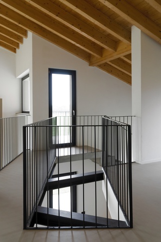 Corridoio in stile soft industrial di 5 di Simona Fogalesi interior designer