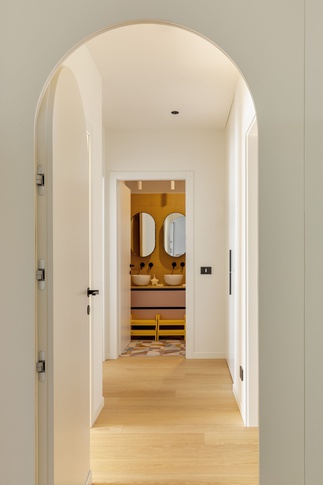 Corridoio in stile moderno di 5 di Arch. Martina Pozzi MP_archistudio