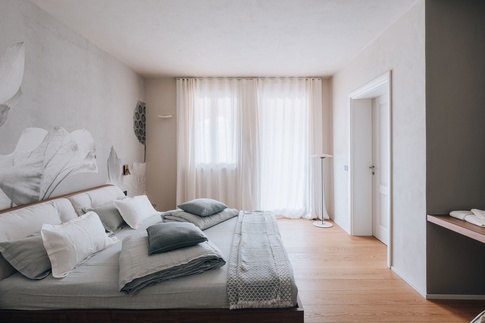 Camera da Letto in stile contemporaneo di 26 di Annalisa Carli Architetto Camera da Letto in stile contemporaneo di 26 di Annalisa Carli Architetto