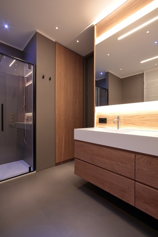 Bagno in stile contemporaneo di 4 di Paolo Basco Architetto Bagno in stile contemporaneo di 4 di Paolo Basco Architetto