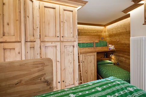 Camera da Letto in stile rustico di 14 di Elena Vigano' Architetto