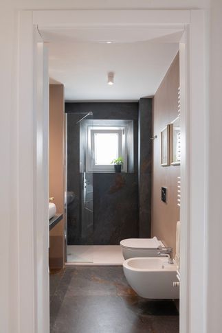 Bagno in stile contemporaneo di 4 di ZPSTUDIO Bagno in stile contemporaneo di 4 di ZPSTUDIO
