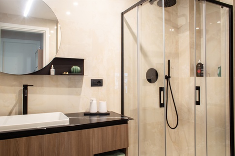 Bagno in stile moderno di 5 di Chiara Colucci Interior Designer