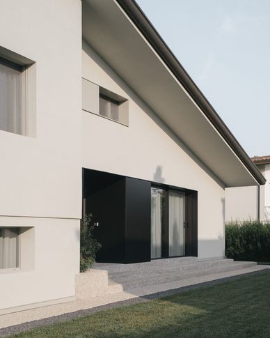 Facciata in stile minimal di null di Didonè Comacchio Architects