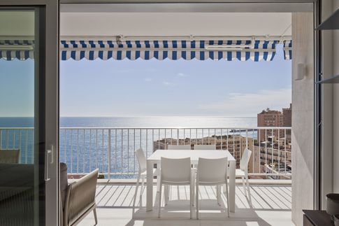 Terrazza in stile minimal di 22 di Ciliegio Esterno