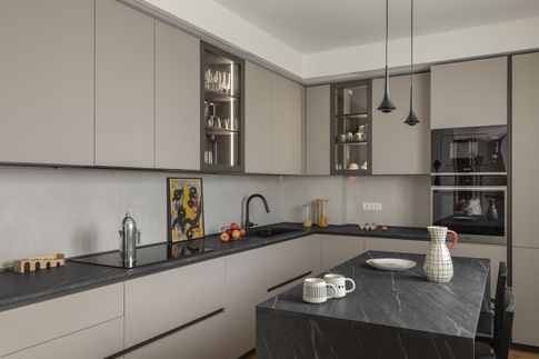Cucina in stile contemporaneo di 10 di tapas studio