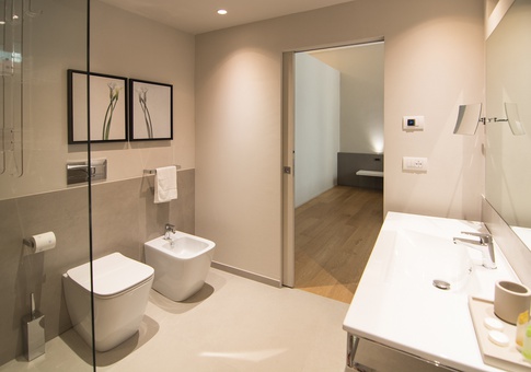 Bagno in stile minimal di 6 di Rachele Biancalani Studio