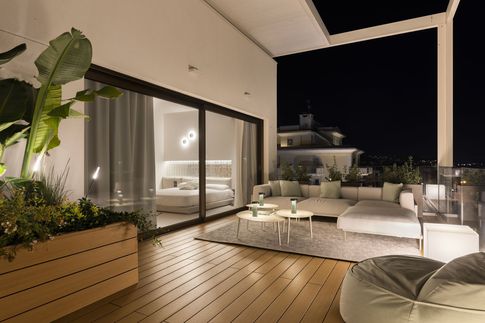 Terrazza in stile moderno di 50 di Alessandro Magno Studio
