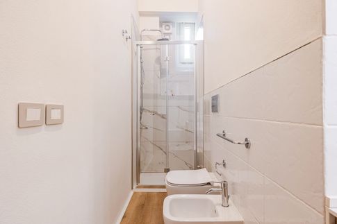 Bagno in stile contemporaneo di 5 di Architetto Tornaghi Simona Bagno in stile contemporaneo di 5 di Architetto Tornaghi Simona