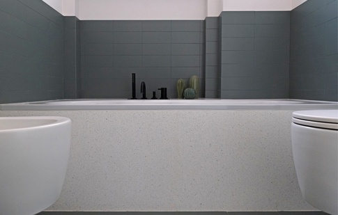 Bagno in stile moderno di 7 di L’usine